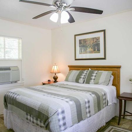 Shiner Country Inn מראה חיצוני תמונה